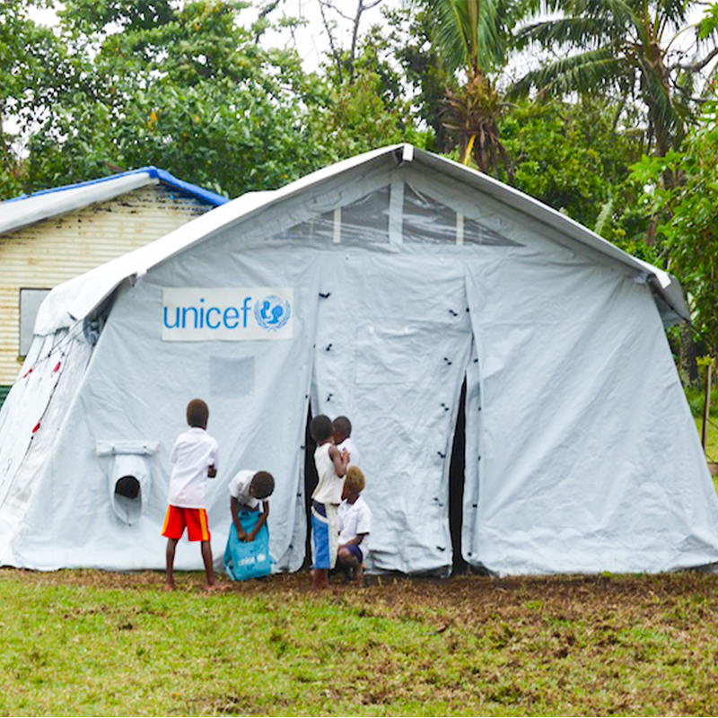 Tenda Hub Serbaguna Standar UNICEF 42m² dengan Penutup Naungan Terintegrasi/dapat dilepas